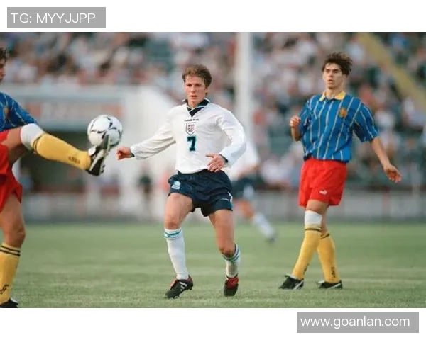 足球巨星华丽变身 从青涩少年到足坛传奇的精彩瞬间回顾