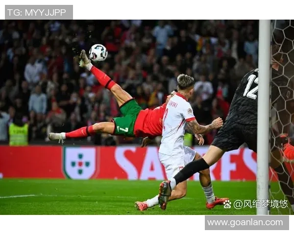 《Nike足球广告再掀热潮 球星对决智能机器人展开激情挑战》